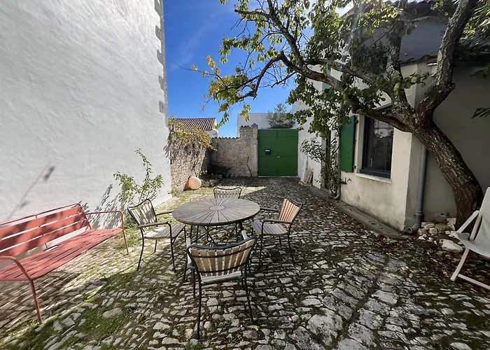 Maison De La Beureliere *